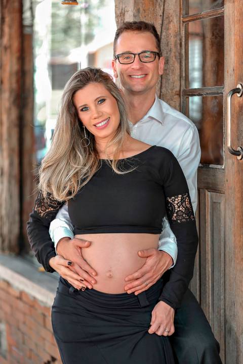 gravida-gravidez-gestacao-gravidos-gestante-gravidinha-maternidade-ensaiogravida-ensaiogestante-fotogestante-ensaio-gestante-externo-moderno-estudio-gravidivda-gestanteslindas-fotografo-fotografia-pgotographer-pregnant-porto-alegre-gravida-'