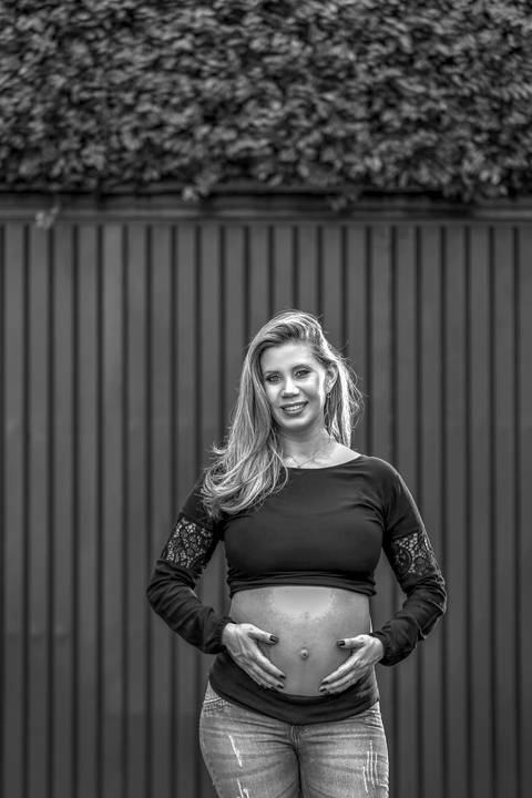 gravida-gravidez-gestacao-gravidos-gestante-gravidinha-maternidade-ensaiogravida-ensaiogestante-fotogestante-ensaio-gestante-externo-moderno-estudio-gravidivda-gestanteslindas-fotografo-fotografia-pgotographer-pregnant-porto-alegre-gravida-'