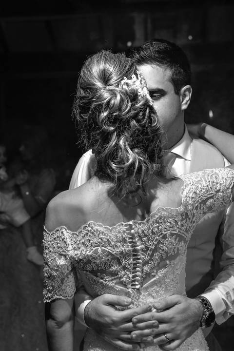 fotos-de-casamento-fotos-noiva-making-of-porto-alegre-casal-noiva-noivo-fotos-fotografia-fotógrafo-porto-alegre-wedding-porto-alegre-fotografo-profissional-vestido-de-noiva-penteado-noiva-casamento'