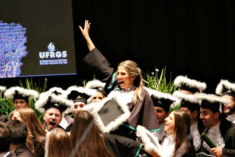 Fotógrafo de formatura em Porto Alegre; fotografo de formatura; Fotografia de Formatura; cobertura de formatura na UFRGS; Colação de grau'