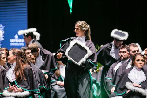 Fotógrafo de formatura em Porto Alegre; fotografo de formatura; Fotografia de Formatura; cobertura de formatura na UFRGS; Colação de grau'