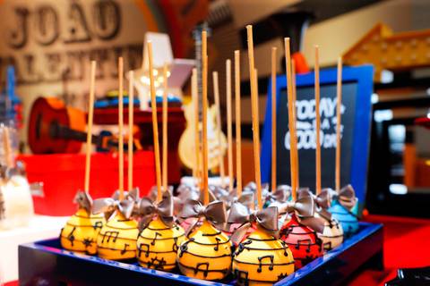 festa-de-aniversario-infantil-de-ROCK’n’ROLL-feita-por-fabio-martins-fotografo-de-porto-alegre-Party Room Kids-festa linda-fotografo infantil '