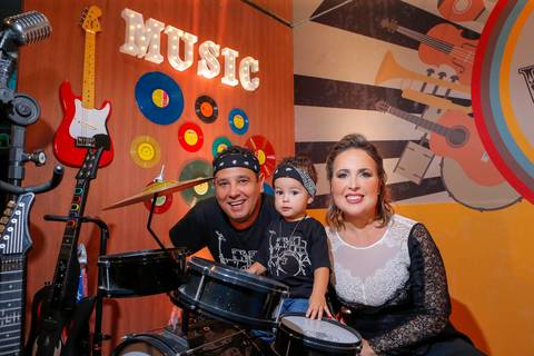 festa-de-aniversario-infantil-de-ROCK’n’ROLL-feita-por-fabio-martins-fotografo-de-porto-alegre-Party Room Kids-festa linda-fotografo infantil '