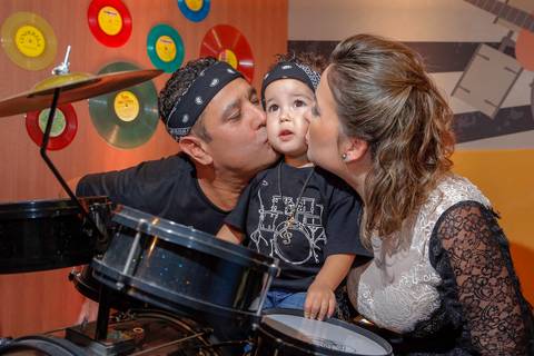 festa-de-aniversario-infantil-de-ROCK’n’ROLL-feita-por-fabio-martins-fotografo-de-porto-alegre-Party Room Kids-festa linda-fotografo infantil '