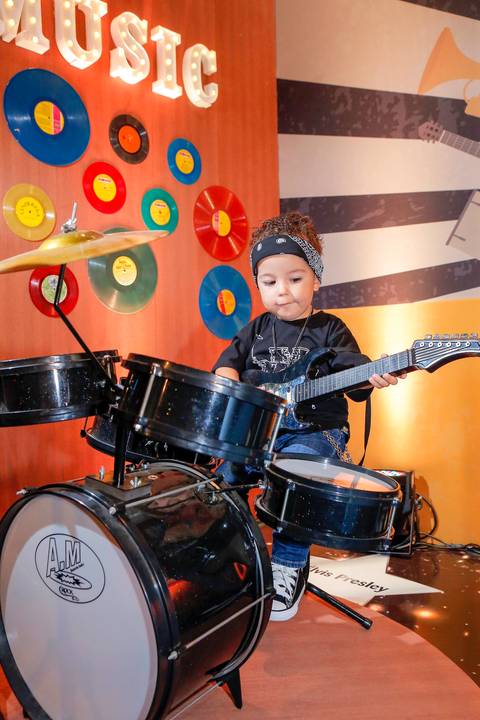 festa-de-aniversario-infantil-de-ROCK’n’ROLL-feita-por-fabio-martins-fotografo-de-porto-alegre-Party Room Kids-festa linda-fotografo infantil '