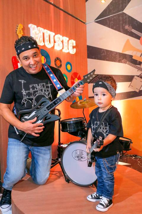 festa-de-aniversario-infantil-de-ROCK’n’ROLL-feita-por-fabio-martins-fotografo-de-porto-alegre-Party Room Kids-festa linda-fotografo infantil '