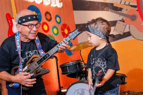 festa-de-aniversario-infantil-de-ROCK’n’ROLL-feita-por-fabio-martins-fotografo-de-porto-alegre-Party Room Kids-festa linda-fotografo infantil '