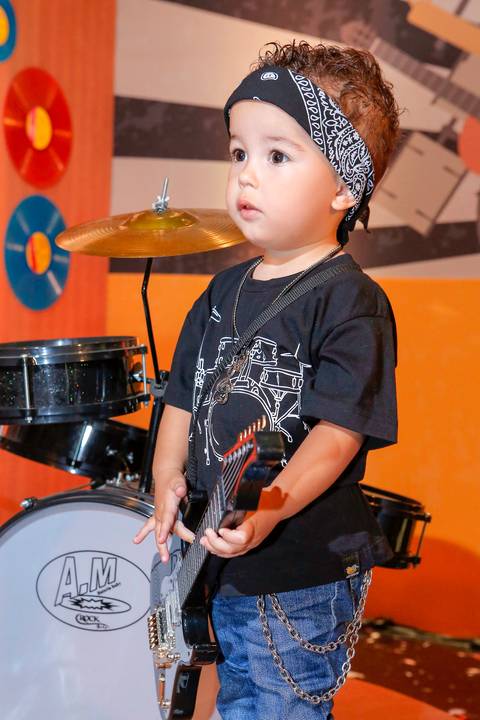 festa-de-aniversario-infantil-de-ROCK’n’ROLL-feita-por-fabio-martins-fotografo-de-porto-alegre-Party Room Kids-festa linda-fotografo infantil '