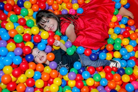 festa-de-aniversario-infantil-de-ROCK’n’ROLL-feita-por-fabio-martins-fotografo-de-porto-alegre-Party Room Kids-festa linda-fotografo infantil '