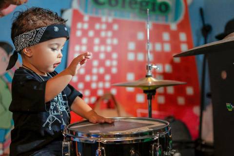 festa-de-aniversario-infantil-de-ROCK’n’ROLL-feita-por-fabio-martins-fotografo-de-porto-alegre-Party Room Kids-festa linda-fotografo infantil '