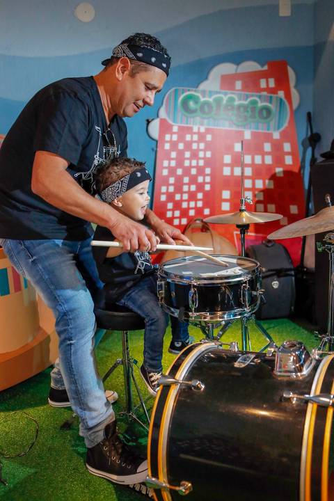 festa-de-aniversario-infantil-de-ROCK’n’ROLL-feita-por-fabio-martins-fotografo-de-porto-alegre-Party Room Kids-festa linda-fotografo infantil '