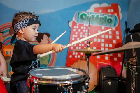 festa-de-aniversario-infantil-de-ROCK’n’ROLL-feita-por-fabio-martins-fotografo-de-porto-alegre-Party Room Kids-festa linda-fotografo infantil '