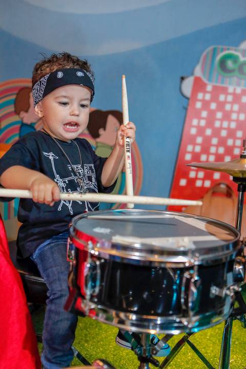 festa-de-aniversario-infantil-de-ROCK’n’ROLL-feita-por-fabio-martins-fotografo-de-porto-alegre-Party Room Kids-festa linda-fotografo infantil '