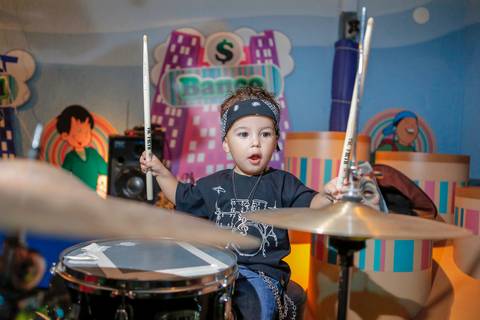 festa-de-aniversario-infantil-de-ROCK’n’ROLL-feita-por-fabio-martins-fotografo-de-porto-alegre-Party Room Kids-festa linda-fotografo infantil '