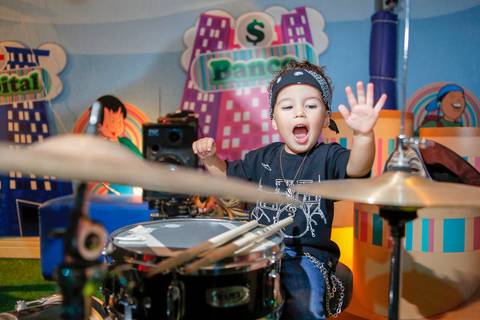 festa-de-aniversario-infantil-de-ROCK’n’ROLL-feita-por-fabio-martins-fotografo-de-porto-alegre-Party Room Kids-festa linda-fotografo infantil '