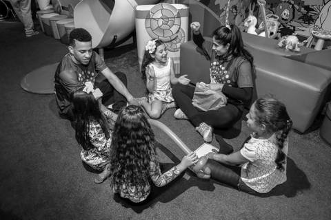 festa-de-aniversario-infantil-de-ROCK’n’ROLL-feita-por-fabio-martins-fotografo-de-porto-alegre-Party Room Kids-festa linda-fotografo infantil '