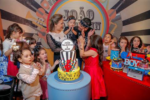 festa-de-aniversario-infantil-de-ROCK’n’ROLL-feita-por-fabio-martins-fotografo-de-porto-alegre-Party Room Kids-festa linda-fotografo infantil '