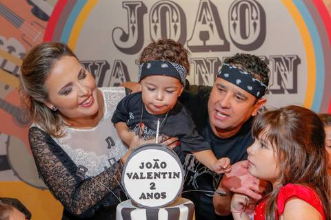 festa-de-aniversario-infantil-de-ROCK’n’ROLL-feita-por-fabio-martins-fotografo-de-porto-alegre-Party Room Kids-festa linda-fotografo infantil '