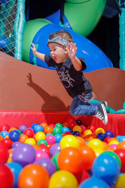 festa-de-aniversario-infantil-de-ROCK’n’ROLL-feita-por-fabio-martins-fotografo-de-porto-alegre-Party Room Kids-festa linda-fotografo infantil '