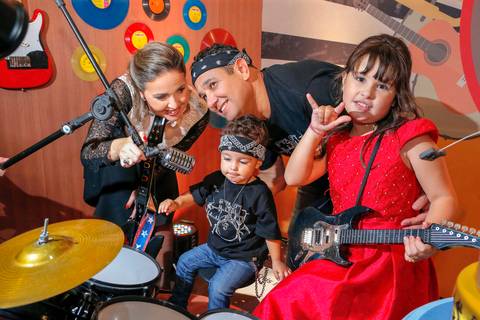 festa-de-aniversario-infantil-de-ROCK’n’ROLL-feita-por-fabio-martins-fotografo-de-porto-alegre-Party Room Kids-festa linda-fotografo infantil '