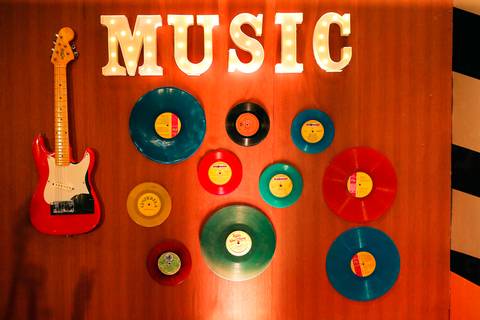 festa-de-aniversario-infantil-de-ROCK’n’ROLL-feita-por-fabio-martins-fotografo-de-porto-alegre-Party Room Kids-festa linda-fotografo infantil '