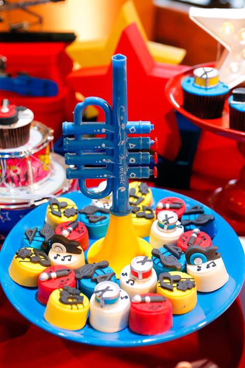 festa-de-aniversario-infantil-de-ROCK’n’ROLL-feita-por-fabio-martins-fotografo-de-porto-alegre-Party Room Kids-festa linda-fotografo infantil '