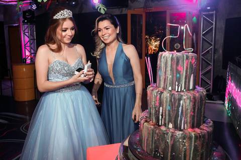 Porto Alegre – Fotos – Fotos de 15 anos – festa de 15 anos – festa linda de 15 anos – fotógrafo Fábio Martins– Muller Festa – Debutantes em Porto Alegre – Mullerfestas – festa neon – melhor festa de 15 anos '