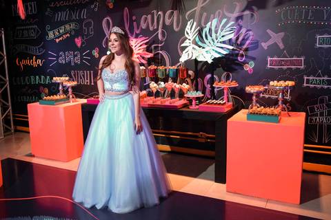 Porto Alegre – Fotos – Fotos de 15 anos – festa de 15 anos – festa linda de 15 anos – fotógrafo Fábio Martins– Muller Festa – Debutantes em Porto Alegre – Mullerfestas – festa neon – melhor festa de 15 anos '