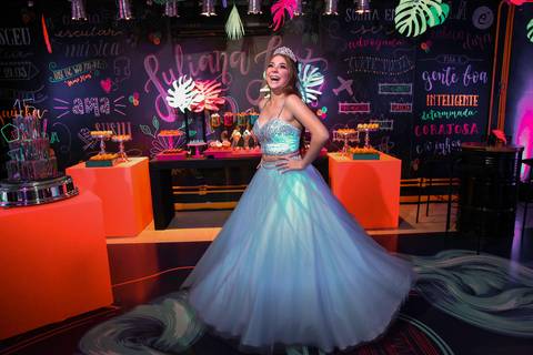 Porto Alegre – Fotos – Fotos de 15 anos – festa de 15 anos – festa linda de 15 anos – fotógrafo Fábio Martins– Muller Festa – Debutantes em Porto Alegre – Mullerfestas – festa neon – melhor festa de 15 anos '