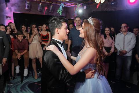 Porto Alegre – Fotos – Fotos de 15 anos – festa de 15 anos – festa linda de 15 anos – fotógrafo Fábio Martins– Muller Festa – Debutantes em Porto Alegre – Mullerfestas – festa neon – melhor festa de 15 anos '