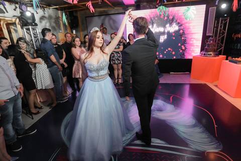 Porto Alegre – Fotos – Fotos de 15 anos – festa de 15 anos – festa linda de 15 anos – fotógrafo Fábio Martins– Muller Festa – Debutantes em Porto Alegre – Mullerfestas – festa neon – melhor festa de 15 anos '