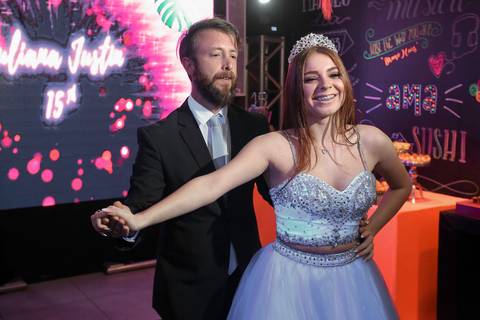 Porto Alegre – Fotos – Fotos de 15 anos – festa de 15 anos – festa linda de 15 anos – fotógrafo Fábio Martins– Muller Festa – Debutantes em Porto Alegre – Mullerfestas – festa neon – melhor festa de 15 anos '