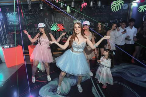 Porto Alegre – Fotos – Fotos de 15 anos – festa de 15 anos – festa linda de 15 anos – fotógrafo Fábio Martins– Muller Festa – Debutantes em Porto Alegre – Mullerfestas – festa neon – melhor festa de 15 anos '