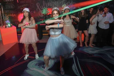 Porto Alegre – Fotos – Fotos de 15 anos – festa de 15 anos – festa linda de 15 anos – fotógrafo Fábio Martins– Muller Festa – Debutantes em Porto Alegre – Mullerfestas – festa neon – melhor festa de 15 anos '