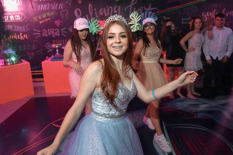 Porto Alegre – Fotos – Fotos de 15 anos – festa de 15 anos – festa linda de 15 anos – fotógrafo Fábio Martins– Muller Festa – Debutantes em Porto Alegre – Mullerfestas – festa neon – melhor festa de 15 anos '