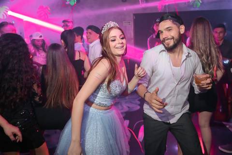 Porto Alegre – Fotos – Fotos de 15 anos – festa de 15 anos – festa linda de 15 anos – fotógrafo Fábio Martins– Muller Festa – Debutantes em Porto Alegre – Mullerfestas – festa neon – melhor festa de 15 anos '