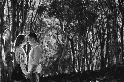 pré wedding - ensaio de pré wedding - fotos de casal - fotos em bento gonçalves - fotos românticas  - fotos em preto e branco'