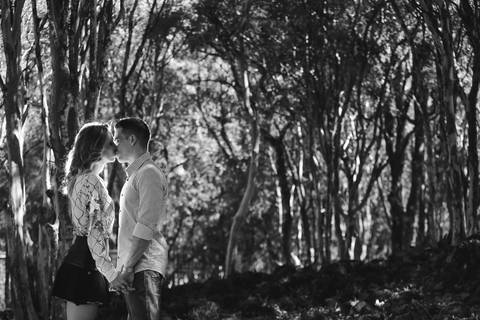 pré wedding - ensaio de pré wedding - fotos de casal - fotos em bento gonçalves - fotos românticas - fotos em preto e branco'