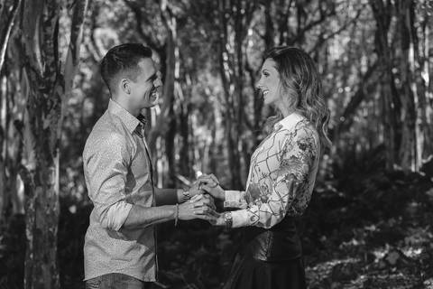 pré wedding - ensaio de pré wedding - fotos de casal - fotos em bento gonçalves - fotos românticas - fotos em preto e branco'