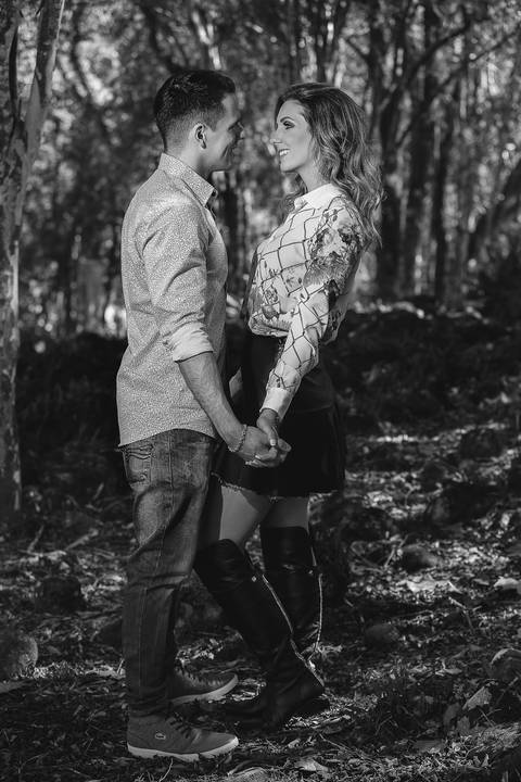 pré wedding - ensaio de pré wedding - fotos de casal - fotos em bento gonçalves - fotos românticas - fotos em preto e branco'