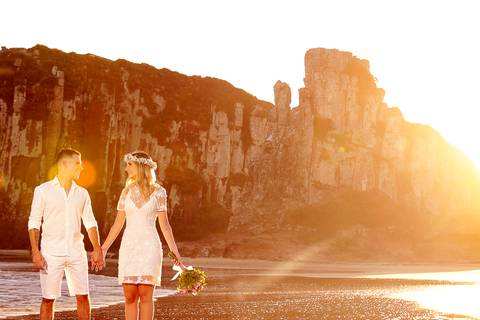 pré wedding - ensaio de pré wedding - fotos na praia - fotos na praia de torres - fotos de casal - fotos românticas - por do sol '