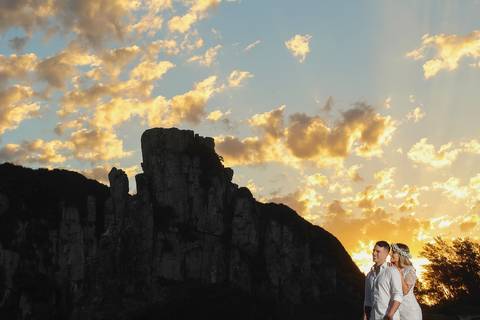 pré wedding - ensaio de pré wedding - fotos na praia - fotos na praia de torres - fotos de casal - fotos românticas - por do sol'