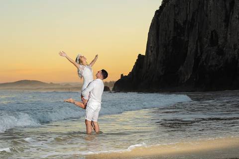 pré wedding - ensaio de pré wedding - fotos na praia - fotos na praia de torres - fotos de casal - fotos românticas  '