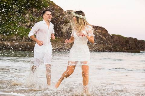 pré wedding - ensaio de pré wedding - fotos na praia - fotos na praia de torres - fotos de casal - fotos românticas  '