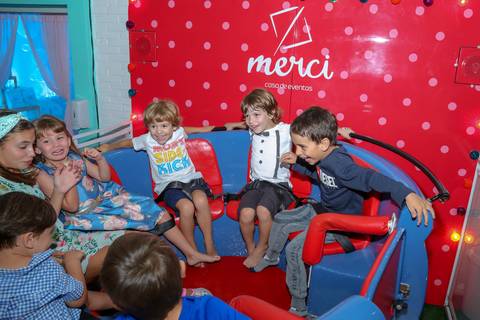 festa-de-aniversario-infantil-feita-por-fabio-martins-fotografo-de-porto-alegre-merci-festa linda-fotografo infantil -  melhores fotos de aniversário '