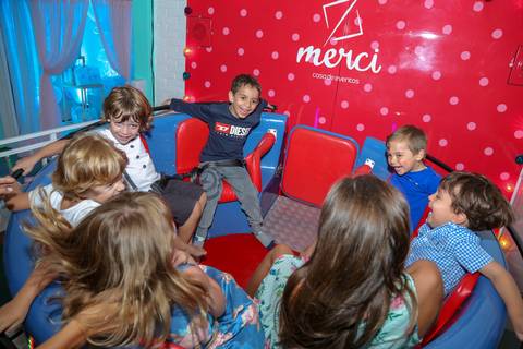 festa-de-aniversario-infantil-feita-por-fabio-martins-fotografo-de-porto-alegre-merci-festa linda-fotografo infantil -  melhores fotos de aniversário '