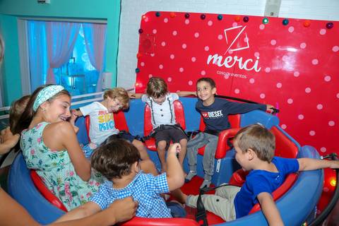 festa-de-aniversario-infantil-feita-por-fabio-martins-fotografo-de-porto-alegre-merci-festa linda-fotografo infantil -  melhores fotos de aniversário '