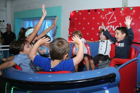 festa-de-aniversario-infantil-feita-por-fabio-martins-fotografo-de-porto-alegre-merci-festa linda-fotografo infantil -  melhores fotos de aniversário '