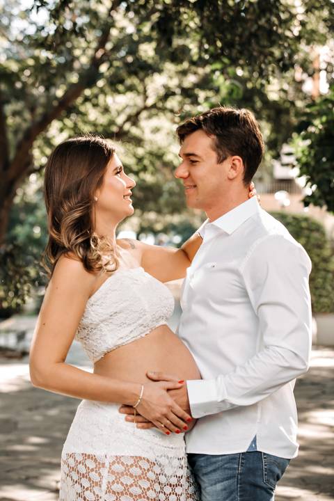 ensaio de gestante – book de gestante – fotografo de gestante – book de gestante na natureza – gestante no por sol – fotos de gestante no por do sol – lindas fotos de gestante com por do sol – Fábio Martins fotografo de gestante – gestante em estúdio '