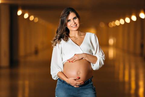 ensaio de gestante – book de gestante – fotografo de gestante – book de gestante na natureza – gestante no por sol – fotos de gestante no por do sol – lindas fotos de gestante com por do sol – Fábio Martins fotografo de gestante – gestante em estúdio '